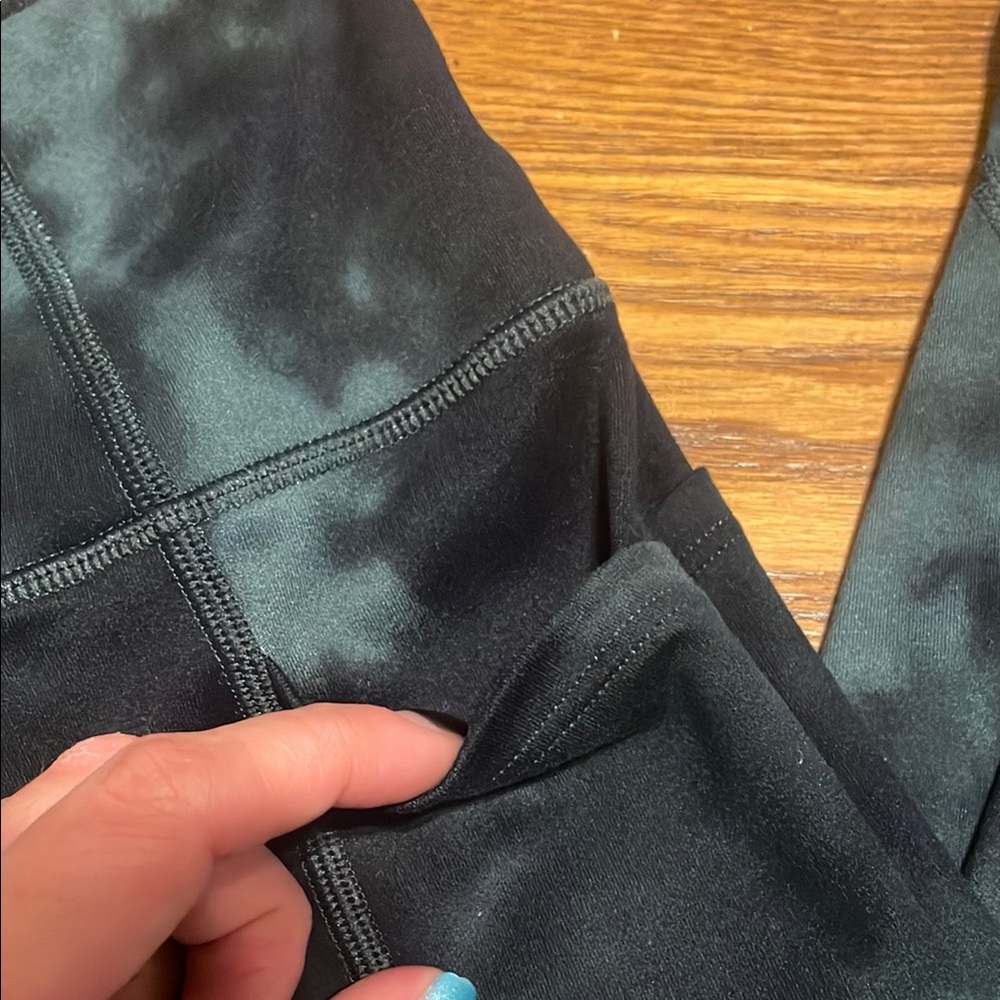 🟨🟨 Victoria’s Secret Women’s Green Tie-Dye Leggings (size 16) - Picture 6 of 7